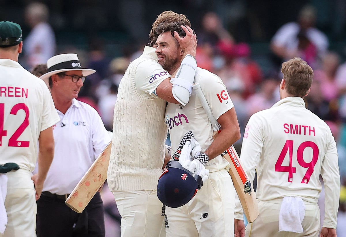 অ্যাশেজে লড়াইটা শুধু ব্যাটে-বলে নয়, মুখেও তো হয় বেশ জোরালোই