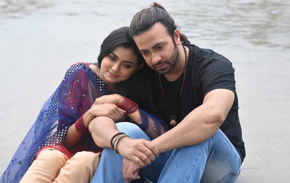 ‘প্রিয়তমা’ ছবির দৃশ্যে শাকিব খানের সঙ্গে ইধিকা পাল