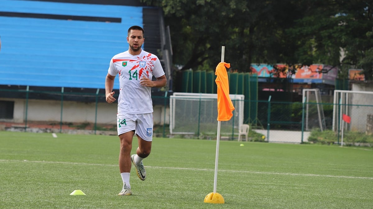 বাংলাদেশ দলের অনুশীলনে তারিক কাজী