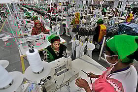 জ্বালানিসংকটে পোশাকশিল্পে উৎপাদন কমেছে ২৫-৩০ শতাংশ