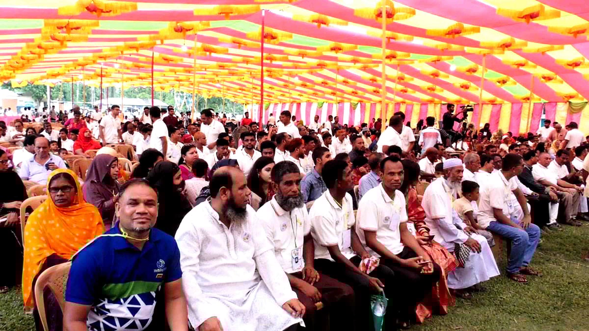 নাটোরের দিঘাপতিয়া পিএন (প্রসন্ন নাথ) উচ্চবিদ্যালয়ের ১৭০ বছর পূর্তিতে পুনর্মিলনী অনুষ্ঠানে আসেন বিদ্যালয়ের প্রাক্তন ও বর্তমান দুই হাজারের বেশি শিক্ষার্থী