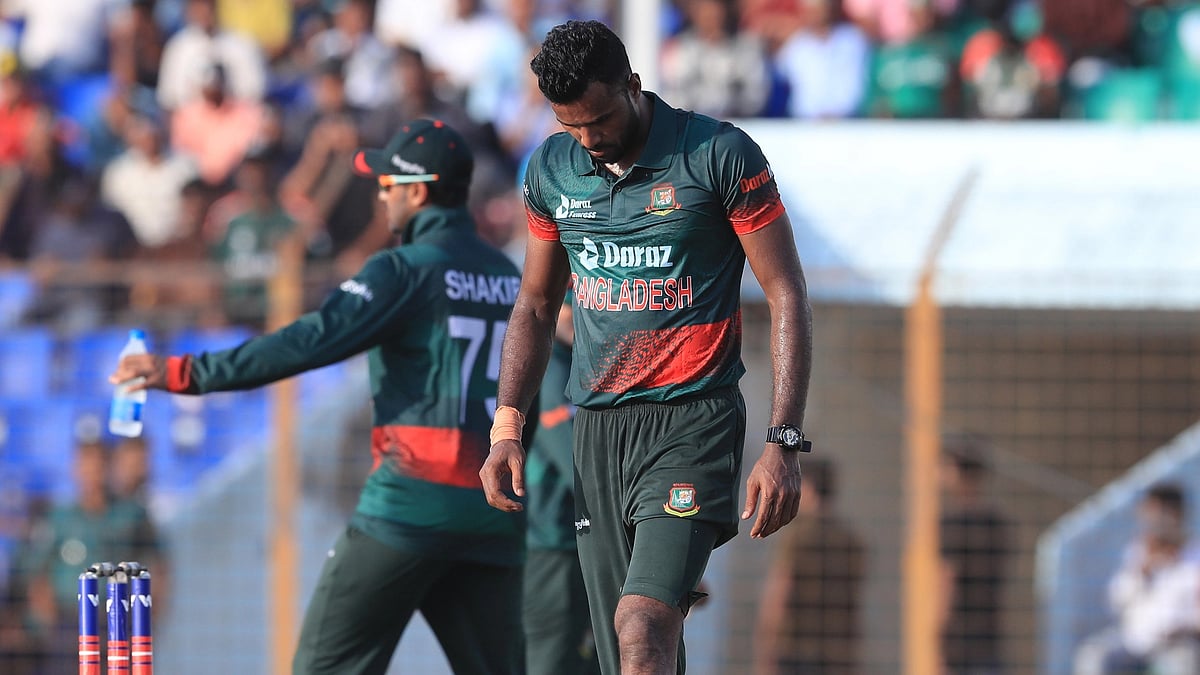 আফগানিস্তানের বিপক্ষে কাল দ্বিতীয় ওয়ানডেতে বোলিংয়ের সময় বাঁ হাঁটুতে চোট পান ইবাদত