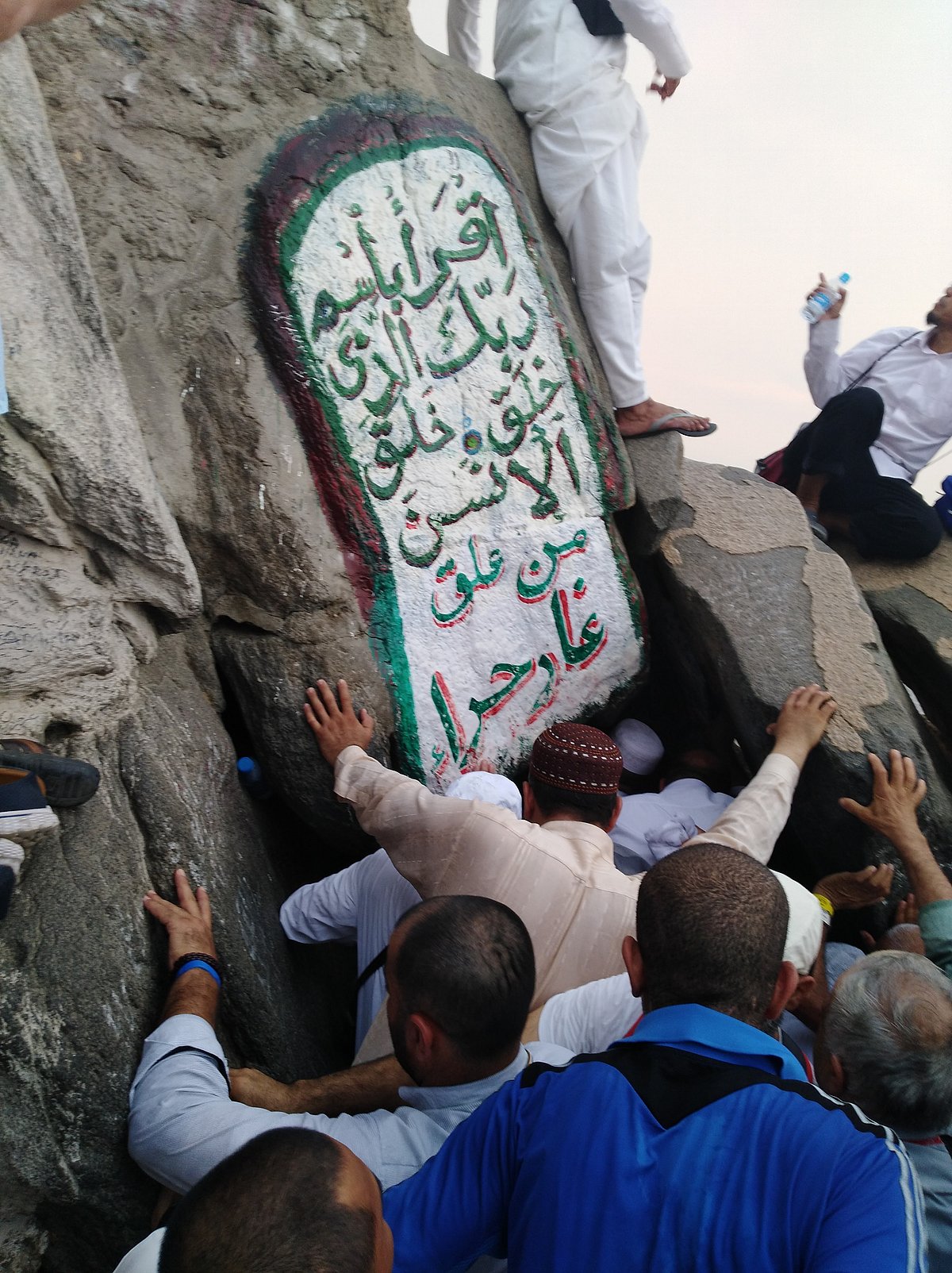 Менің досымның әйелі желіде менің мүшемді сорып алады