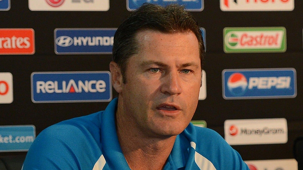 ২০০৪ থেকে ২০০৮—টানা পাঁচ বছর আইসিসির বর্ষসেরা আম্পায়ারের স্বীকৃতি পেয়েছেন সাইমন টফেল