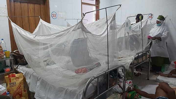 বরিশাল শের-ই-বাংলা মেডিকেল কলেজ হাসপাতালের ডেঙ্গু ওয়ার্ডে রোগী বাড়ছে