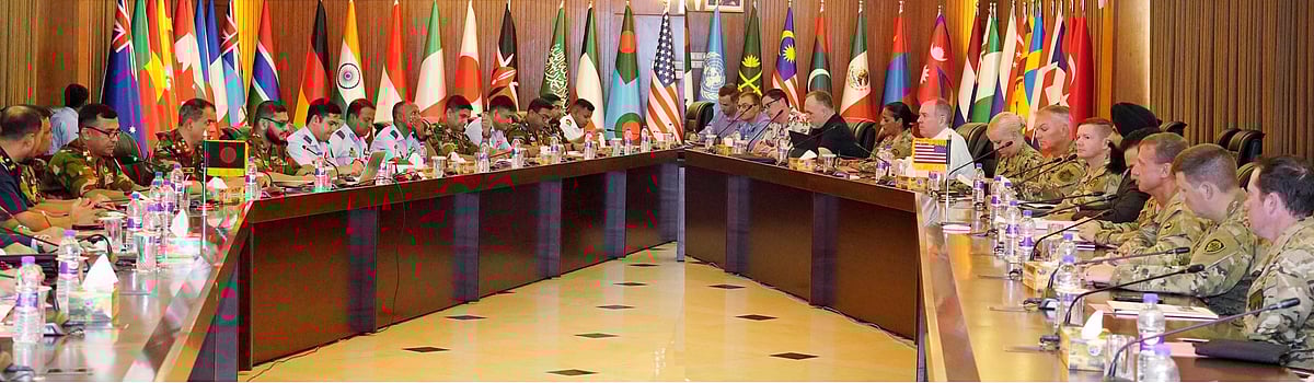 বাংলাদেশ ও যুক্তরাষ্ট্রের মধ্যে দশম দ্বিপক্ষীয় প্রতিরক্ষা সংলাপের উদ্বোধন অনুষ্ঠান। আজ বুধবার ঢাকা সেনানিবাসে সশস্ত্র বাহিনী বিভাগের মাল্টিপারপাস হলে