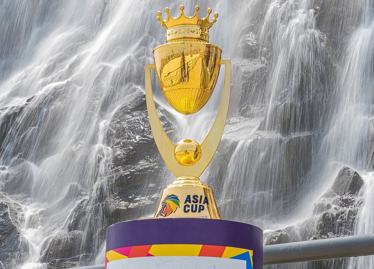 এশিয়া কাপ ট্রফির পরবর্তী গন্তব্য ছিল খোর ফাক্কানের অ্যাম্ফিথিয়েটারের জলপ্রপাত।