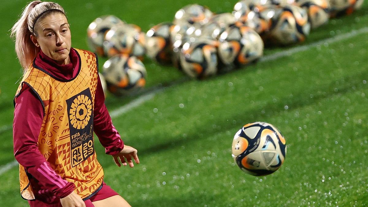 আজ কি পুরো সময়ের জন্য অ্যালেক্সিয়া পুতেয়াসকে পাবে স্পেন? টানা দুবারের ব্যালন ডি’অর জয়ী তারকাকে যে চোটের সঙ্গেই লড়তে হচ্ছে বেশি। পাঁচ ম্যাচে খেলতে পেরেছেন মাত্র ১৫৫ মিনিট।