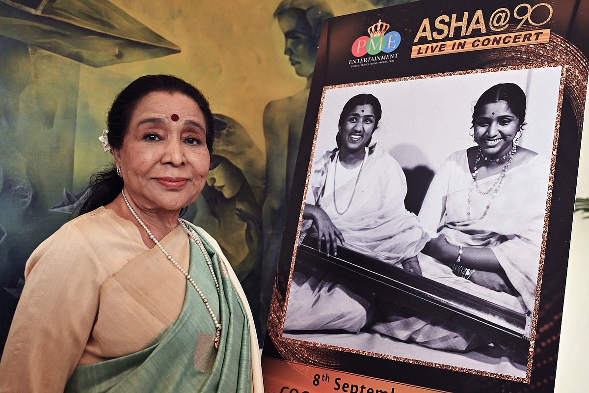 মুম্বাইয়ের একটি তারকা হোটেলে সাংবাদিকদের সঙ্গে মতবিনিময় অনুষ্ঠানে আশা ভোসলে। ছবি: এএফপি