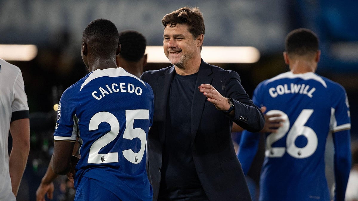 চেলসির কোচ হিসেবে প্রিমিয়ার লিগে প্রথম জয় পেয়েছেন মরিসিও পচেত্তিনো। ম্যাচ শেষে শিষ্য মোইসেস কাইসেদোর সঙ্গে সেই আনন্দেরই বহিঃপ্রকাশ