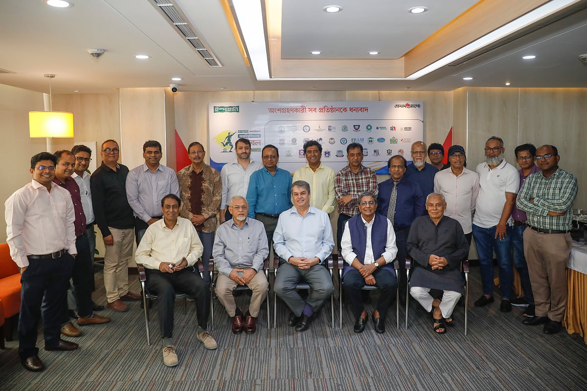 ইস্পাহানি-প্রথম আলো আন্তবিশ্ববিদ্যালয় ফুটবল টুর্নামেন্টের পুনর্মিলনী অনুষ্ঠান আজ হয়ে গেল রাজধানীর কারওয়ান বাজারে প্রথম আলো কার্যালয়ে