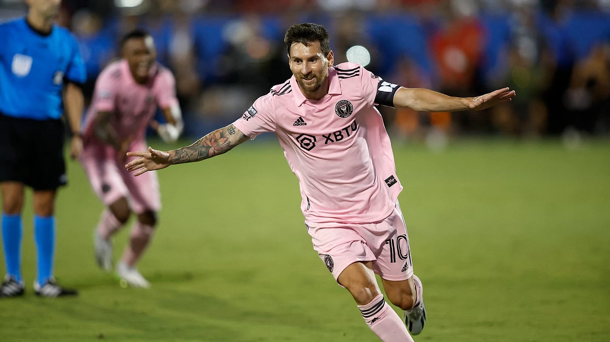 ডালাস এফসির বিপক্ষে জোড়া গোল করেছেন লিওনেল মেসি