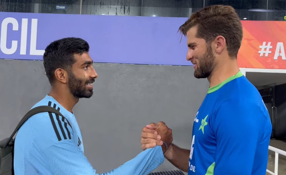 এবারের বিশ্বকাপের প্রথম পর্বে ক্রিকেটপ্রেমীদের কাছে সবচেয়ে লোভনীয় আর আকর্ষণীয় ম্যাচ দুই চিরপ্রতিদ্বন্দ্বী ভারত-পাকিস্তানের।