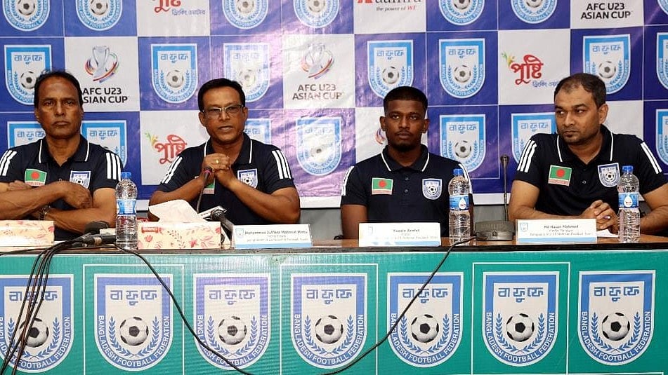 বাংলাদেশ অনূর্ধ–২৩ দলের সংবাদ সম্মেলন। গতকাল বাফুফে ভবনে