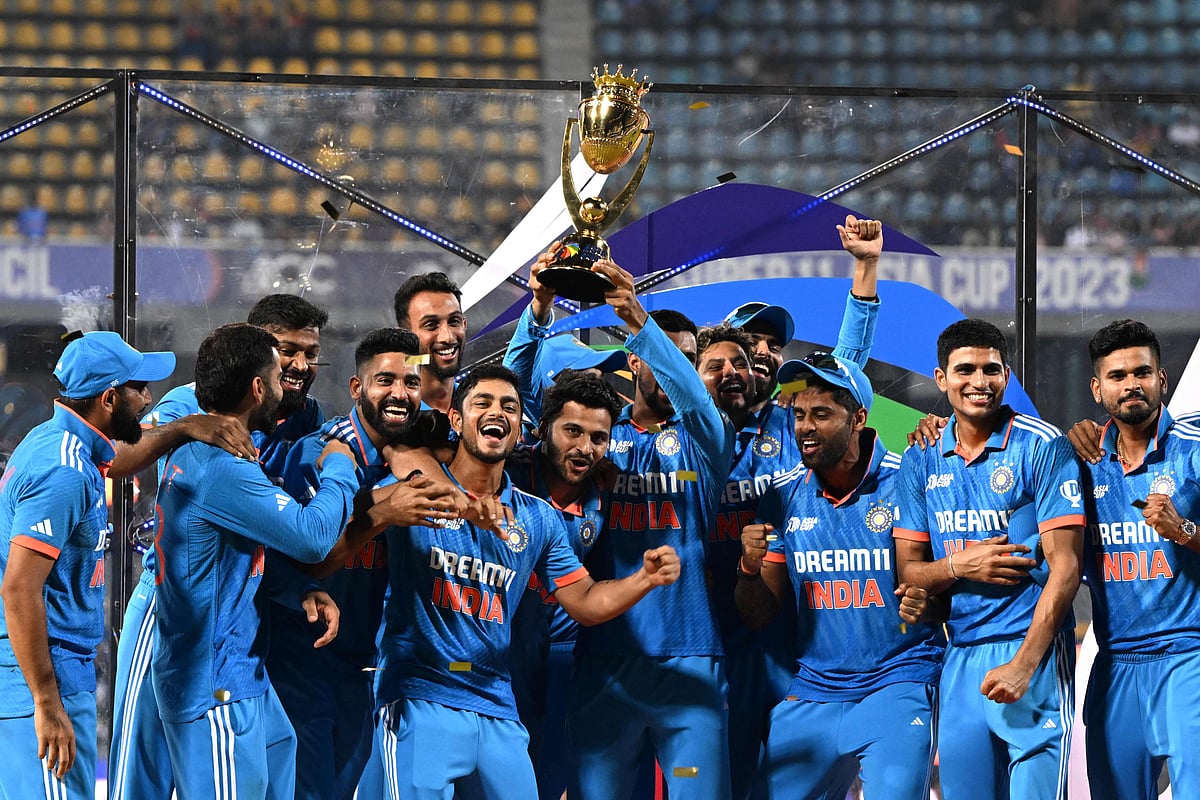 ভারত এশিয়া কাপ জয়ের পর দলটির পাকিস্তানি সমর্থকদের এক হাত নিয়েছেন সুনীল গাভাস্কার