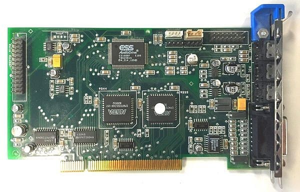 সেই সময়ে দ্রুতগতির কম্পিউটারের জন্য মাইক্রো চ্যানেল আর্কিটেকচার এনেছিল আইবিএম