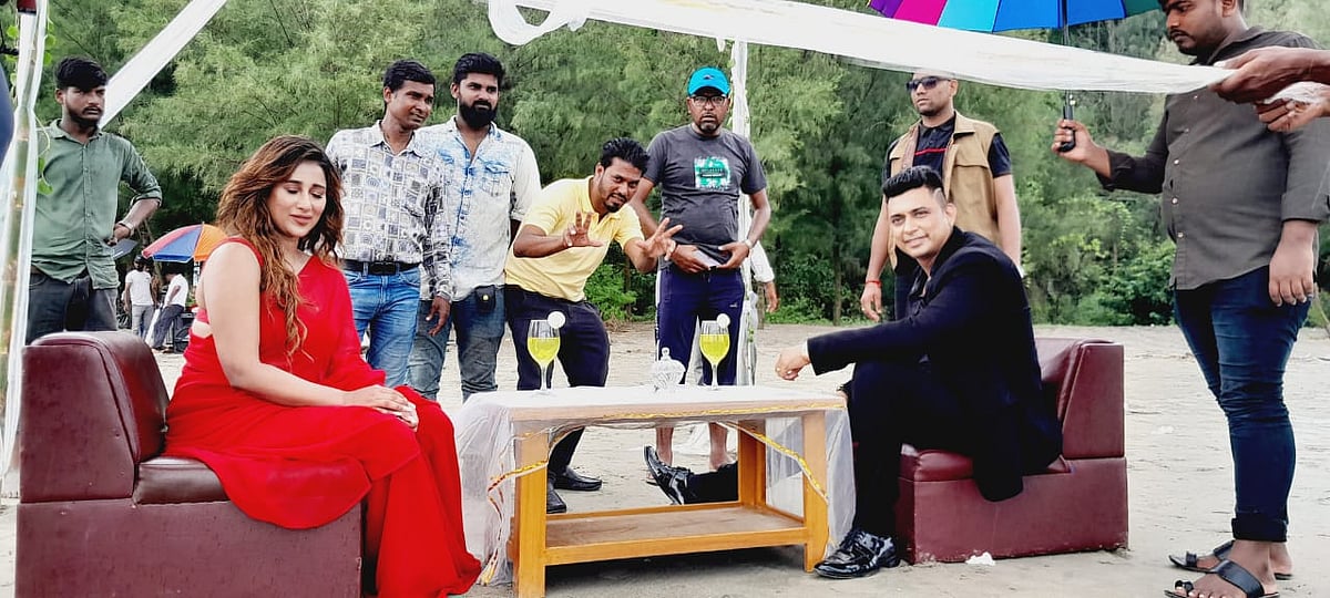 জায়েদ খানের সঙ্গে জুটি বেঁধে ‘ছায়াবাজ’ ছবিতে অভিনয় করছেন কলকাতার নায়িকা সায়ন্তিকা বন্দ্যোপাধ্যায়