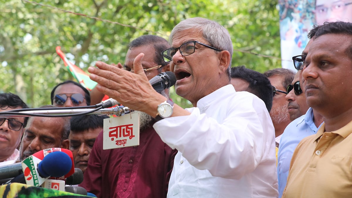 সরকার পতনের এক দফা দাবিতে বগুড়ায় তারুণ্যের রোডমার্চ কর্মসূচির জনসভায় প্রধান অতিথির বক্তব্য দেন বিএনপির মহাসচিব মির্জা ফখরুল ইসলাম আলমগীর। আজ রোববার দুপুর পৌনে ১২টার দিকে বগুড়া শহরতলির এরুলিয়া বাজার এলাকায়