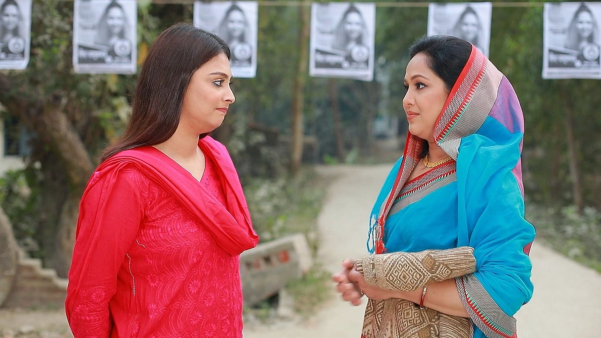 ‘বকুলপুর সিজন টু’ নাটকের একটি দৃশ্যে নাবিলা ইসলাম ও নাদিয়া আহমেদ