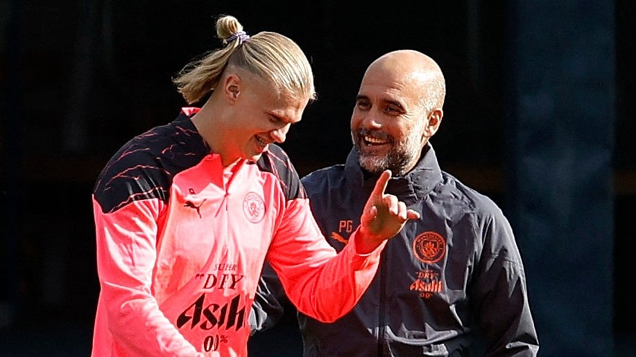 চ্যাম্পিয়নস লিগে মৌসুমের প্রথম ম্যাচের আগে গতকাল চ্যাম্পিয়ন ম্যানচেস্টার সিটির অনুশীলনে আর্লিং হলান্ড ও কোচ পেপ গার্দিওলা