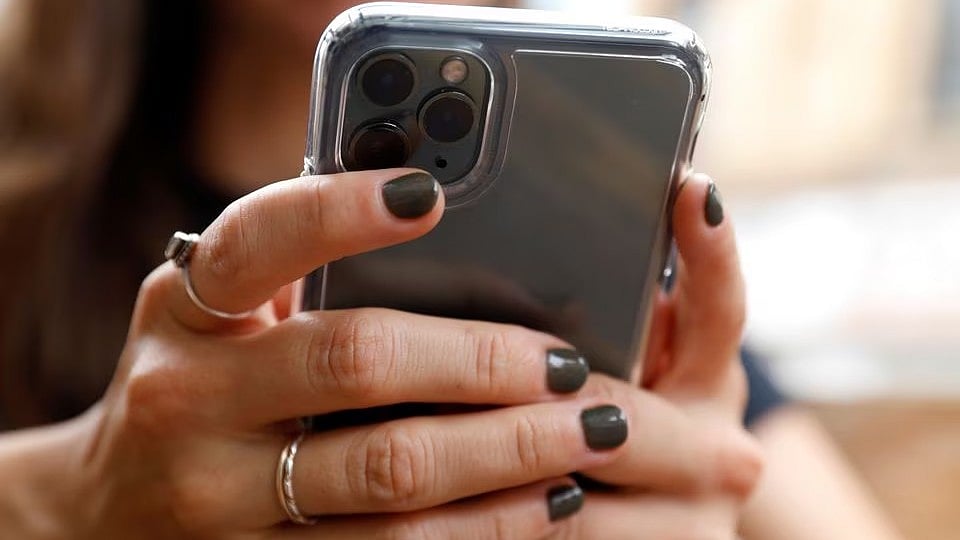 চ্যাটিংয়ে বাক্যের সংক্ষিপ্তরূপ ব্যবহার করে দ্রুত মনের ভাব প্রকাশ করেন অনেকেই