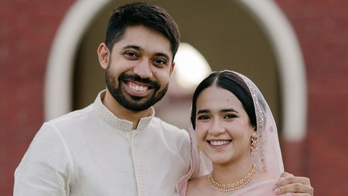 Paypoq va poyabzalda anal Shave Pussy ni onlayn tomosha qiling