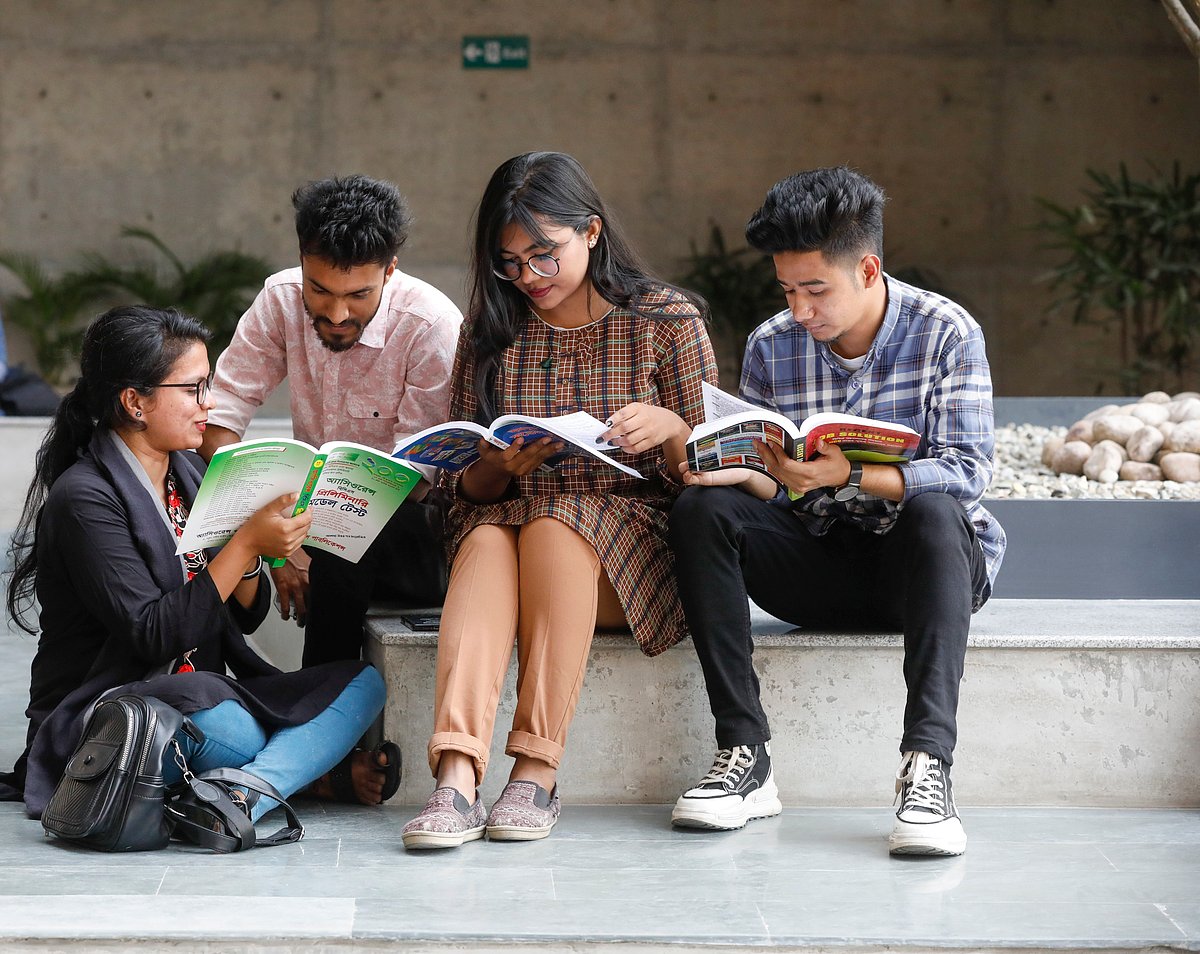 ভূমি মন্ত্রণালয়াধীন ভূমি ব্যবস্থাপনা অটোমেশন প্রকল্পে ৫ ক্যাটাগরির পদে মোট ১২৪ জনকে নিয়োগ দেওয়া হবে।