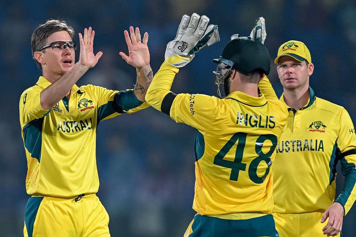 নেদারল্যান্ডসকে মাত্র ৯০ রানে গুটিয়ে দিয়েছে অস্ট্রেলিয়া