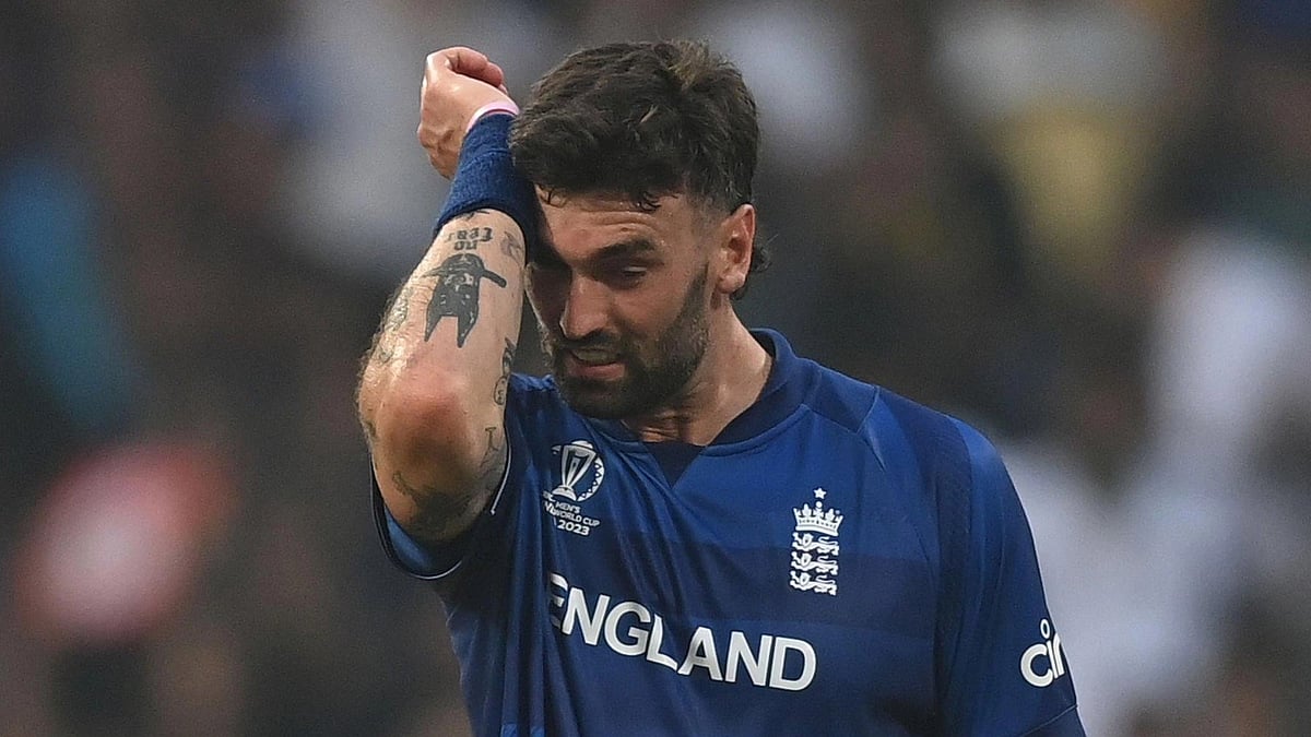 চোটে পড়ে বিশ্বকাপ থেকে ছিটকে গেলেন ইংলিশ পেসার রিস টপলি