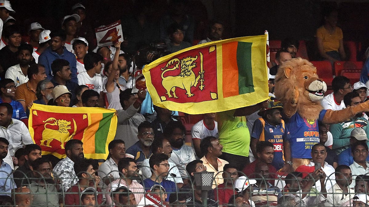 এসএলসির সঙ্গে মুখোমুখি অবস্থানে দাঁড়িয়েছেন শ্রীলঙ্কার ক্রীড়ামন্ত্রী রোশান ফার্নান্দো