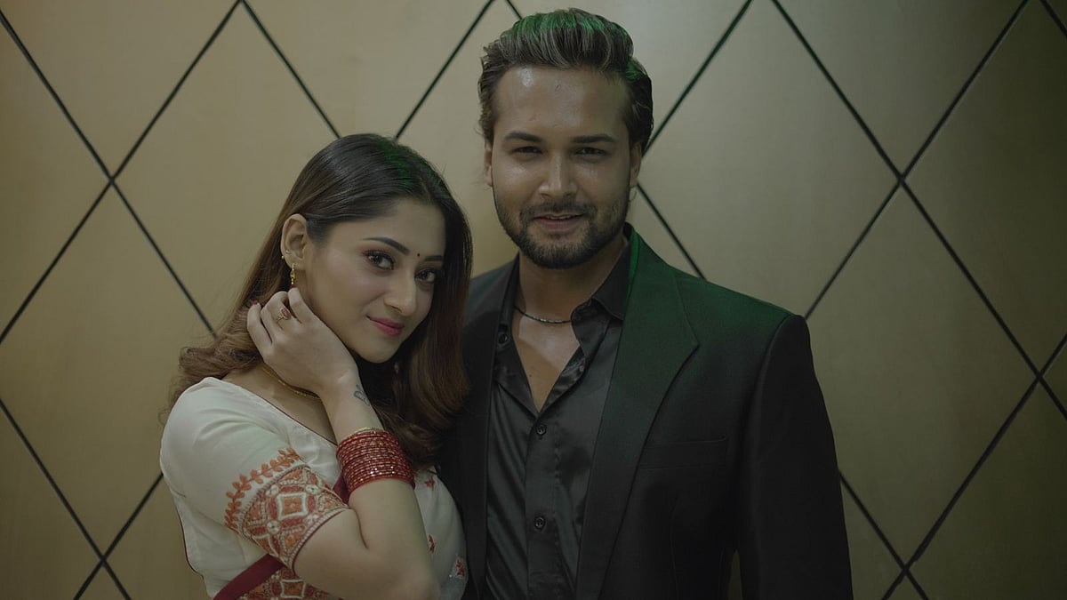 রোববার রাতে আদর আজাদ ও পূজা চেরি দুজনই চুক্তিবদ্ধ হয়েছেন ছবিটিতে। পরিচালকের সৌজন্যে