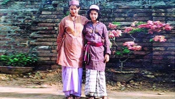 Tukli mushuk va tabiiy kokrak porno videolar Chuqurlikdan tahdid filmidagi yalangoch aktyorlar