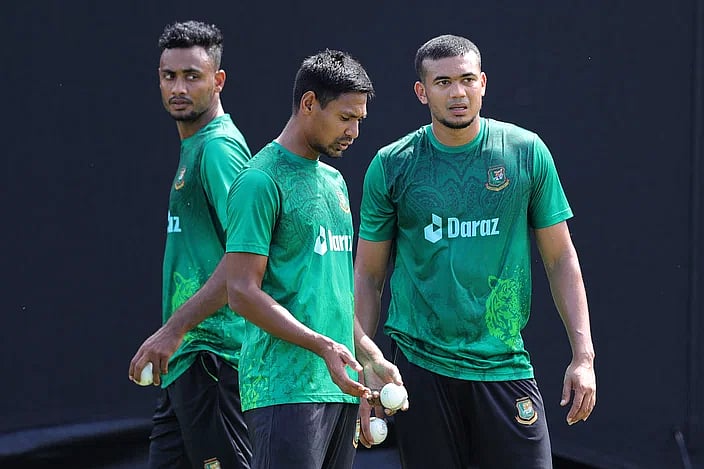 শরীফুল (বাঁয়ে), মোস্তাফিজ (মাঝে), তাসকিনদের কাছে বাংলাদেশ সমর্থকদের প্রত্যাশা অনেক