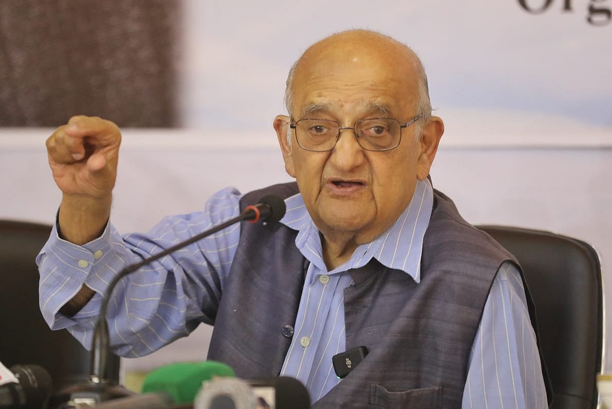 `অধ্যাপক রেহমান সোবহানের সঙ্গে সংলাপ’ শীর্ষক অনুষ্ঠানে কথা বলেন অর্থনীতিবিদ ও গবেষণাপ্রতিষ্ঠান সেন্টার ফর পলিসি ডায়ালগের (সিপিডি) চেয়ারম্যান রেহমান সোবহান। আজ সোমবার অর্থনীতিবিষয়ক সাংবাদিকদের সংগঠন ইকোনমিক রিপোর্টার্স ফোরামের (ইআরএফ) কার্যালয়ে