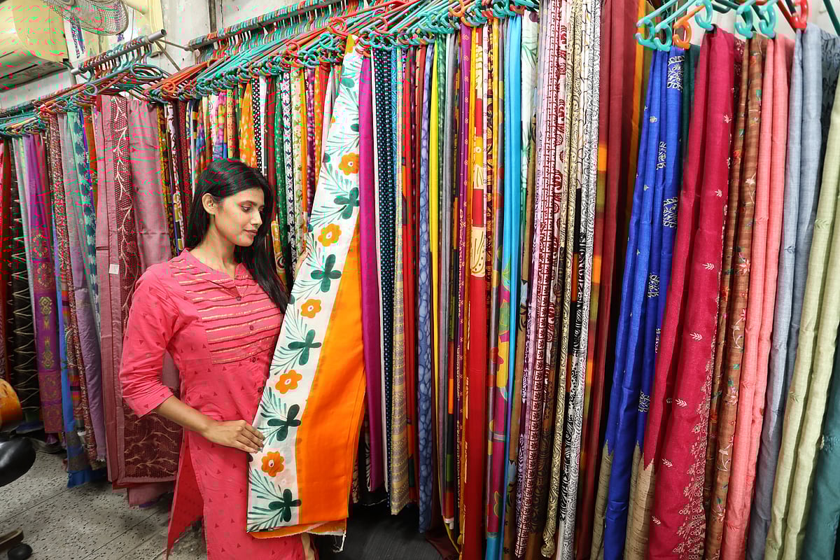 শাড়িপ্রেমীদের কাছে রাজশাহী সিল্কের শাড়ির আবেদন কখনোই ফুরায় না