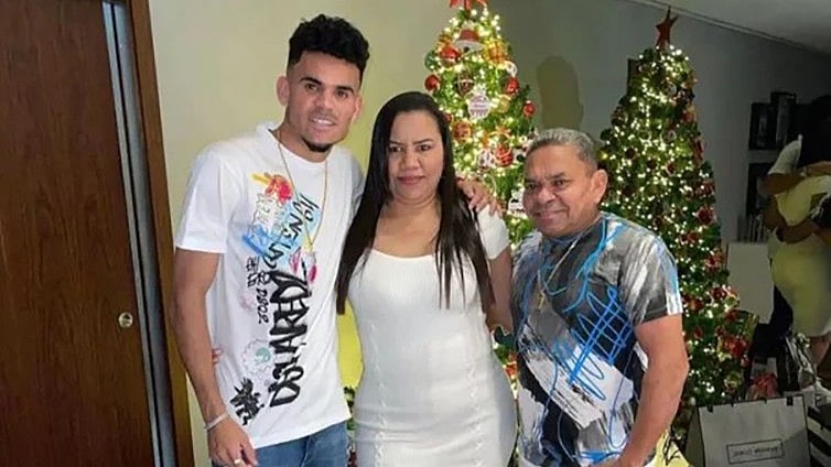 দিয়াজের মাকে উদ্ধার করা সম্ভব হলেও এখনো বাবার সন্ধান পাওয়া যায়নি