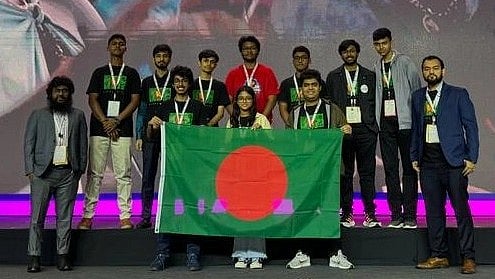 ওয়ার্ল্ড রোবট অলিম্পিয়াডে বাংলাদেশ দলের সদস্যরা