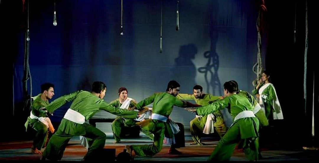 আজ মঙ্গলবার সন্ধ্যা ৭টায় বাংলাদেশ শিল্পকলা একাডেমির পরীক্ষণ থিয়েটার মিলনায়তনে মঞ্চস্থ হয় তাদের দশম প্রযোজনা ‘মুনীর চৌধুরী’