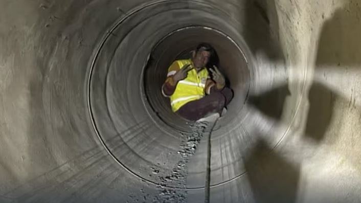 ভারতের উত্তরাখন্ডের উত্তরকাশীর সুড়ঙ্গধসের ভেতর থেকে মঙ্গলবার ৪১ শ্রমিককে উদ্ধার করা হয়