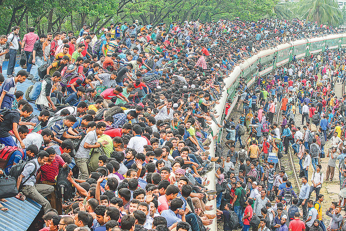 স্বাধীনতার সময় আমাদের জনসংখ্যা ছিল সাড়ে সাত কোটি, পঞ্চাশ বছর পর তা এসে দাঁড়িয়েছে আঠারো কোটিতে (সরকারি হিসাবে, বাস্তবে তা কুড়ি কোটি ছাড়িয়ে যাবে)।
