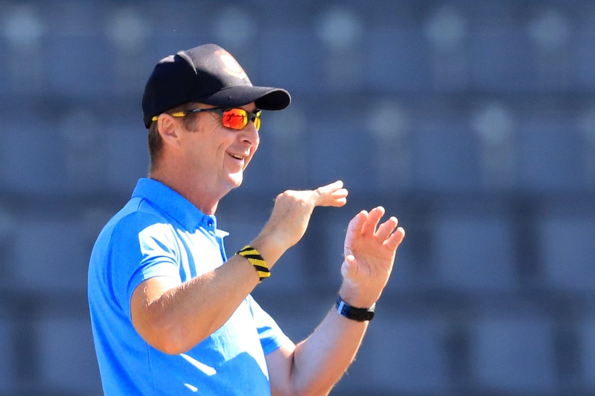 কিউরেটর টনি হেমিং