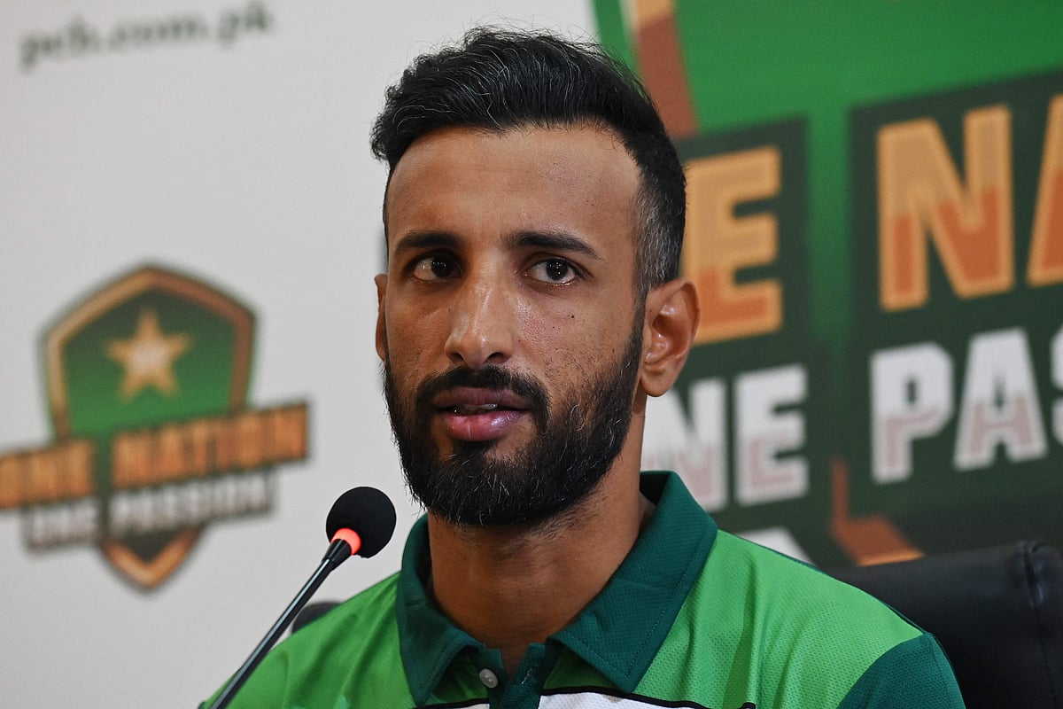 লাহোরে সংবাদ সম্মেলনে পাকিস্তানের টেস্ট অধিনায়ক শান মাসুদ