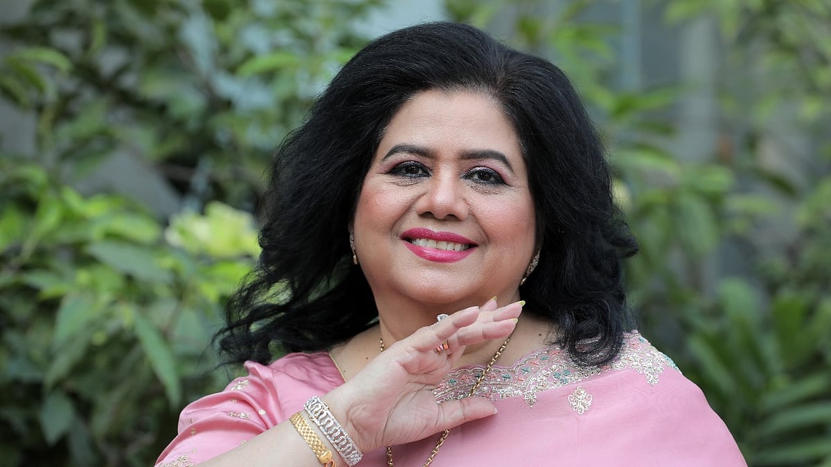 Qulni ogziga sikishdi Jamoat transportida etuk ayollar etaklarini kozdan kechirish