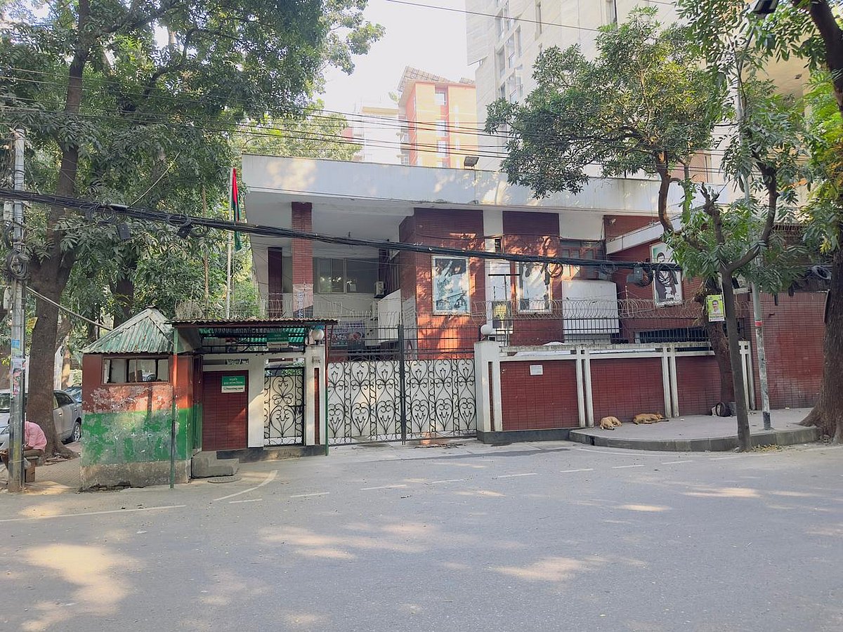 গুলশানে বিএনপির চেয়ারপারসনের কার্যালয়ে মঙ্গলবার রাতে বিএনপির মহাসচিব মির্জা ফখরুল ইসলাম আলমগীরসহ দলটির শীর্ষ পর্যায়ের নেতাদের সঙ্গে বিপ্লবী ওয়ার্কার্স পার্টির সাধারণ সম্পাদক সাইফুল হকের বৈঠক হয়