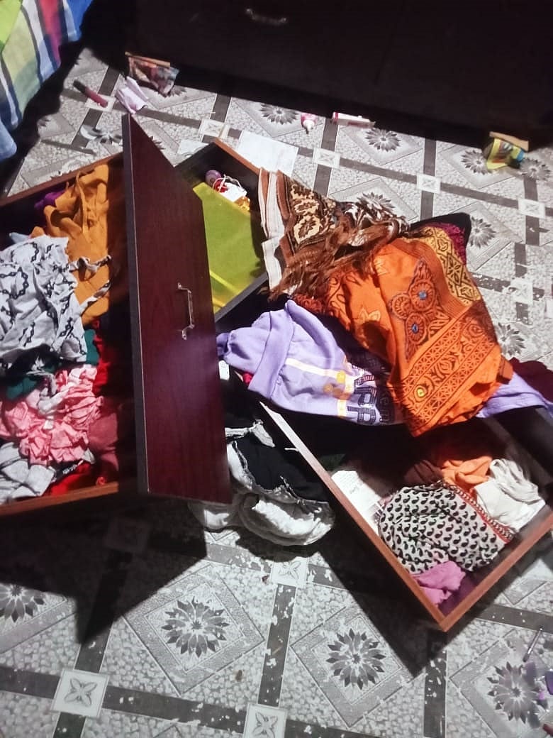 নোয়াখালীর কোম্পানীগঞ্জের চর হাজারী ইউনিয়নে হেলমেট বাহিনী বিএনপি নেতা সাহাব উদ্দিনের বসতঘরে হামলা চালায়। এ সময় বাড়ির আসবাবও তছনছ করা হয়। আজ সকালে তোলা