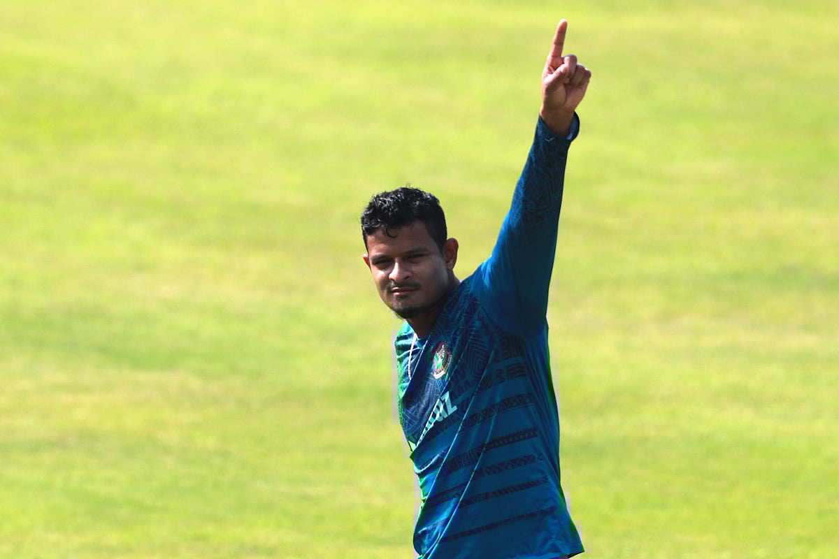 ৫ উইকেট নেন নাসুম আহমেদ