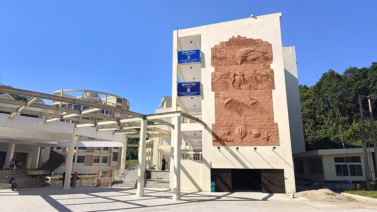 চট্টগ্রাম বিশ্ববিদ্যালয়ের মেরিন সায়েন্সেস অ্যান্ড ফিশারিজ অনুষদের নতুন একাডেমিক ভবন। সম্প্রতি তোলা