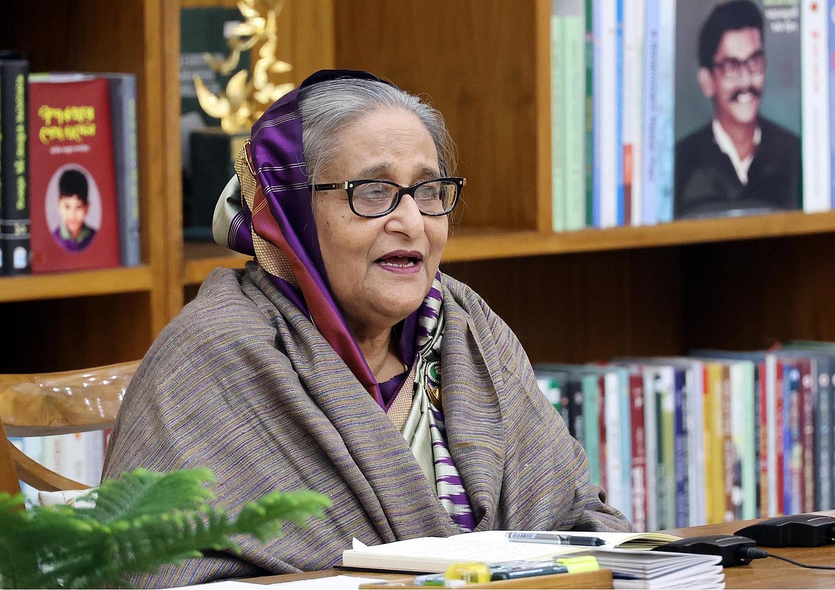 প্রধানমন্ত্রী শেখ হাসিনা এফবিসিসিআইয়ের নবনির্বাচিত কমিটির সদস্যদের সঙ্গে মতবিনিময়ের সময় বক্তব্য দেন। গণভবন, ঢাকা, ১৩ ডিসেম্বর