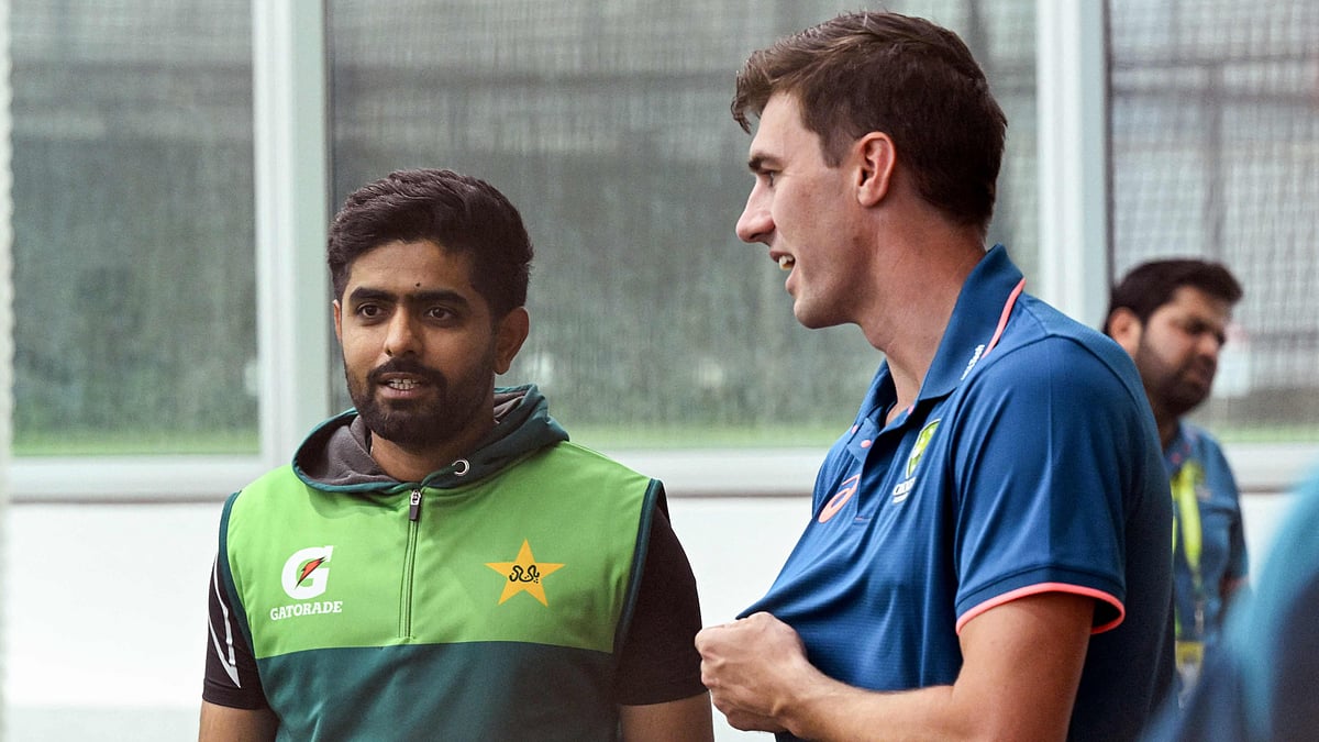 বড়দিনে কাল অনুশীলনে দেখা হয়ে গেল পাকিস্তানের বাবর আজম ও অস্ট্রেলিয়ার প্যাট কামিন্সের। বেনো–কাদির ট্রফির দ্বিতীয় টেস্ট শুরু আজ।