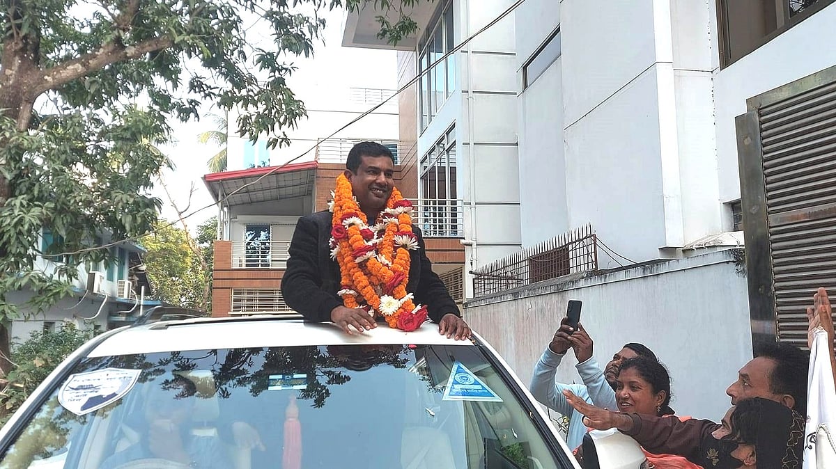 কারামুক্ত হয়ে এলাকায় ফিরছেন সদর উপজেলা আওয়ামী লীগের সাধারণ সম্পাদক আলি আহাম্মেদ হাসানুজ্জামান। গতকাল মঙ্গলবার বিকেলে